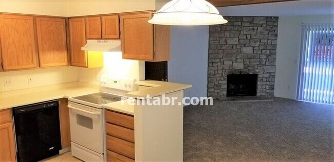 Foto del edificio - Spacious Snowbird Condo in Lakewood for Re...