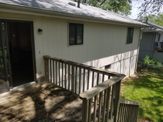 Building Photo - Great location!  3 bed, 2 bath home in southwest Omaha.
