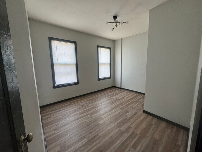 Foto del edificio - 2431 S 34th St