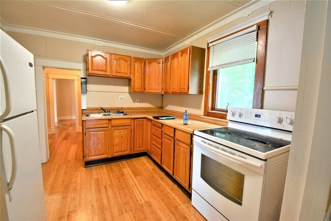 Building Photo - One Bedroom Home