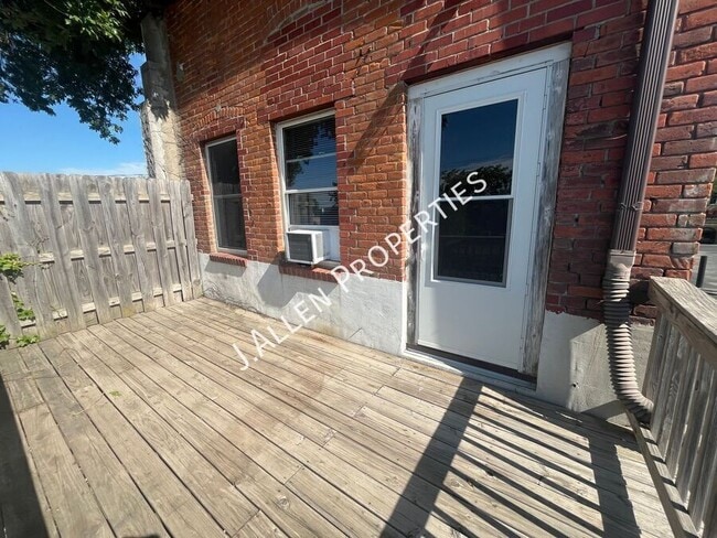 Building Photo - 127 W Norfolk Ave