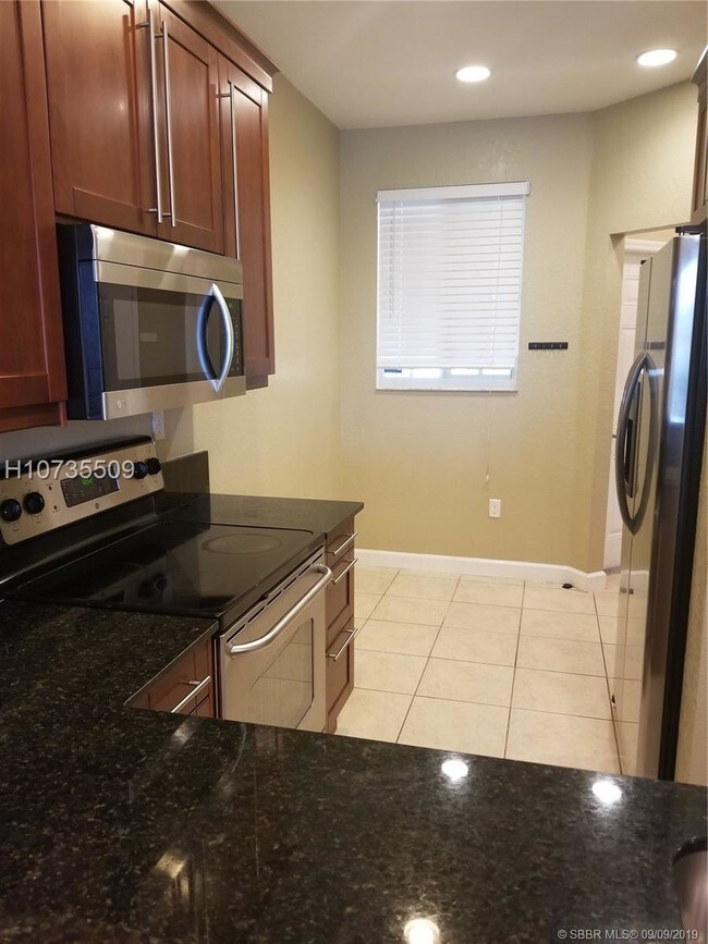 Foto del edificio - 5145 NW 30th Terrace