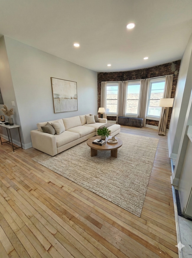 Foto del edificio - 2402 E Webster Pl