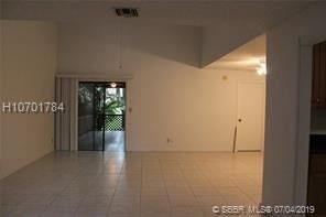 Foto del edificio - 3 br, 3 bath  - 6187 Laurel Ln Apt B