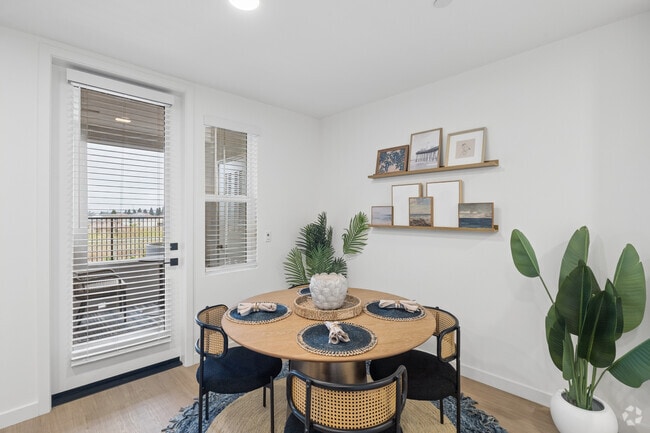 1BR, 1BA - 685SF - Dining Room - Las Brisas