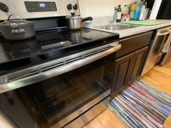 Building Photo - 15 University Rd