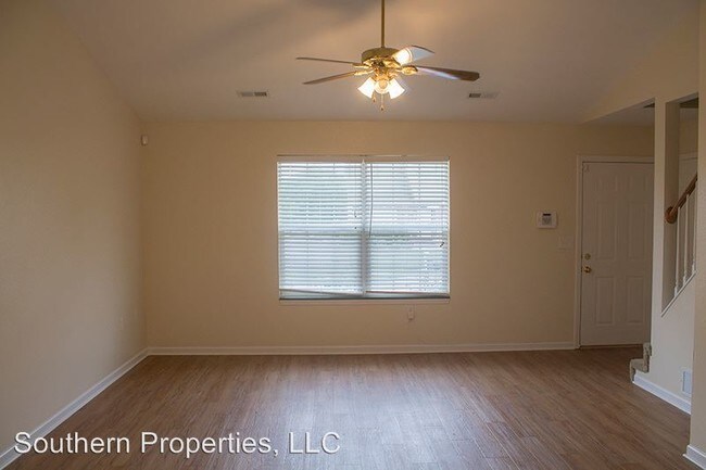 Building Photo - 1709 Lakewood Dr