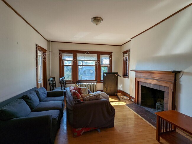 Building Photo - 5 Linnaean St