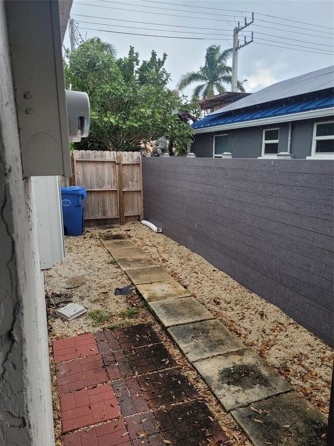 Photo - 770 NE 38th St House