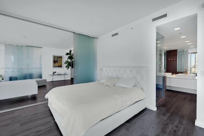 Foto del edificio - 1040 Biscayne Blvd