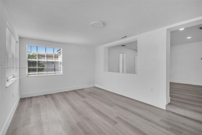 Foto del edificio - 3335 NW 19th St