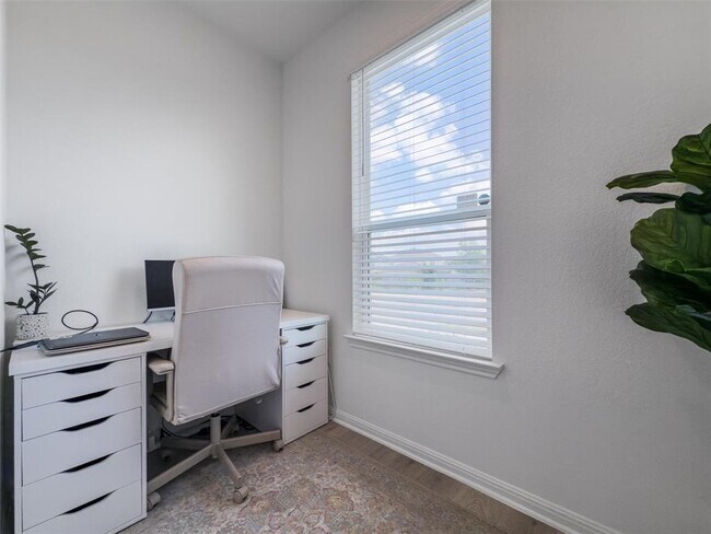 Foto del edificio - 13506 Grand Central Dr