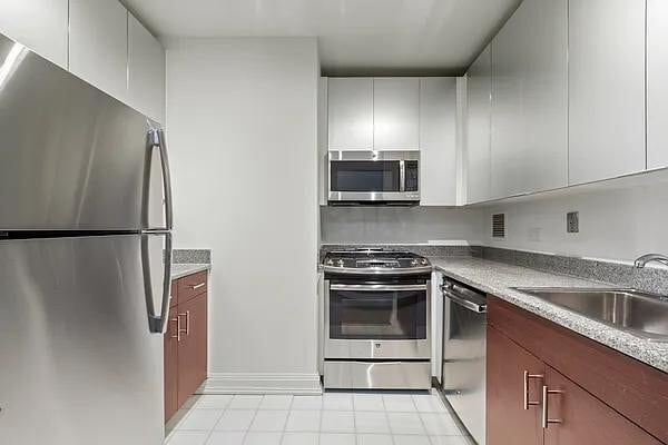 Building Photo - 10 E 29th St
