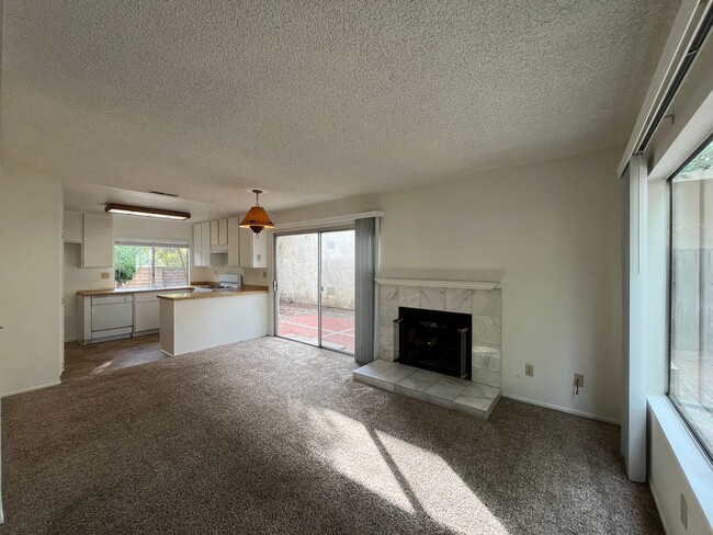 Building Photo - Chatsworth 3+2.5 w/backyard, fireplace + 2...