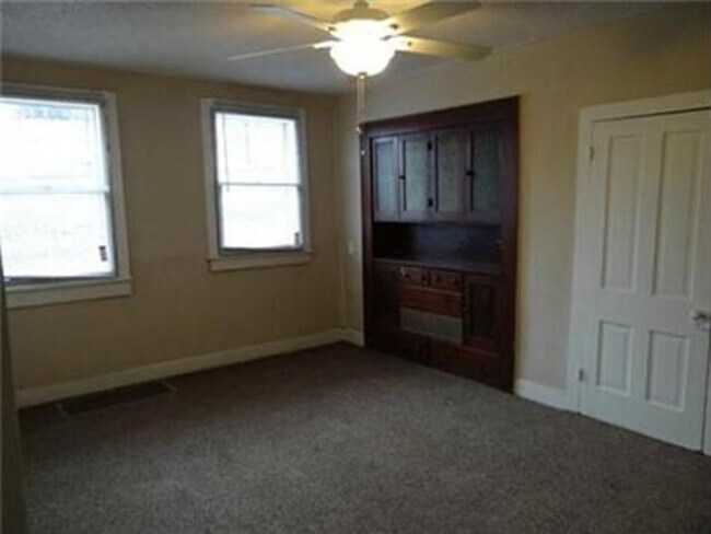 Living Room built in cabinet - 600 Oak St