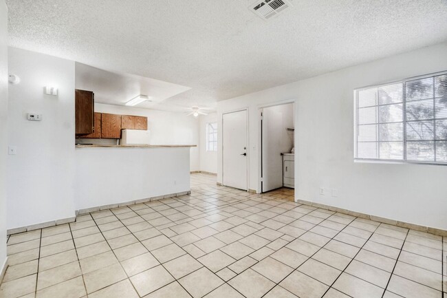 Building Photo - Spacious Upstairs 2-Bedroom, 1-Bath with Fireplace – Move-In Ready