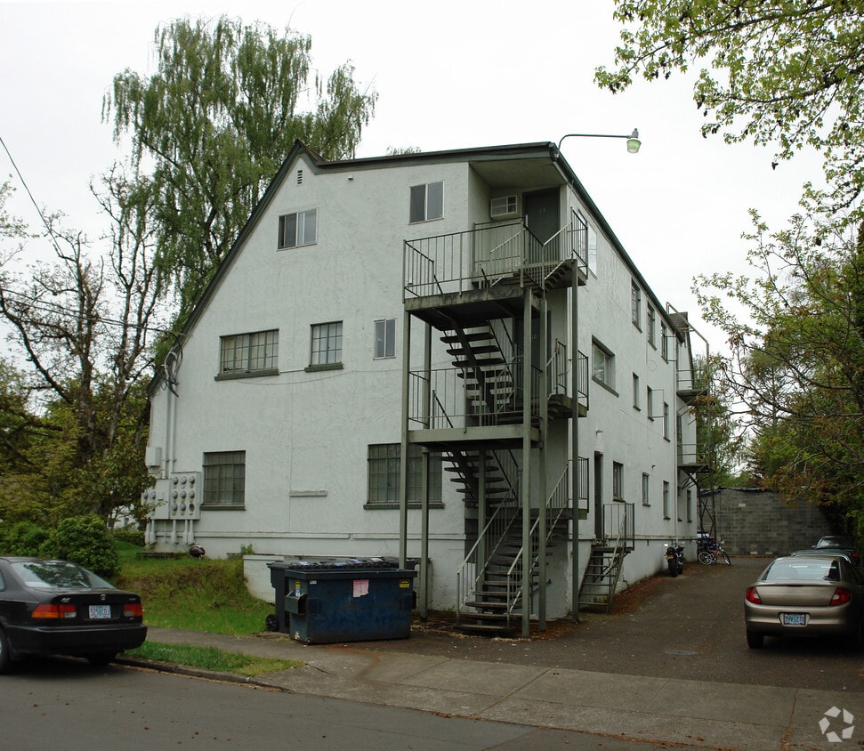 Building Photo - 3003-3007 NW Harrison Blvd