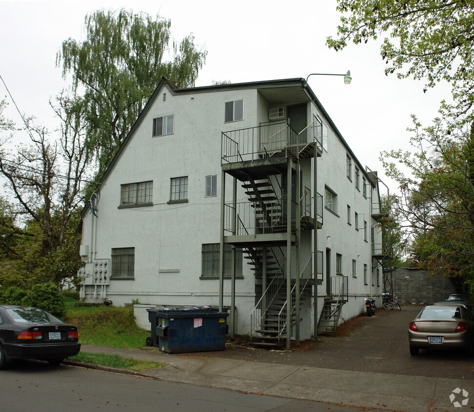 Foto del edificio - 3003-3007 NW Harrison Blvd