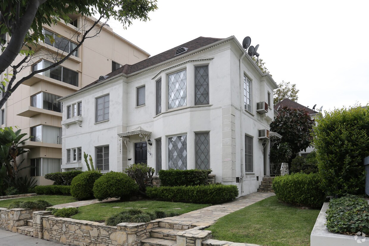 133 S Reeves Dr, Beverly Hills, CA 90212 Apartments in Beverly Hills