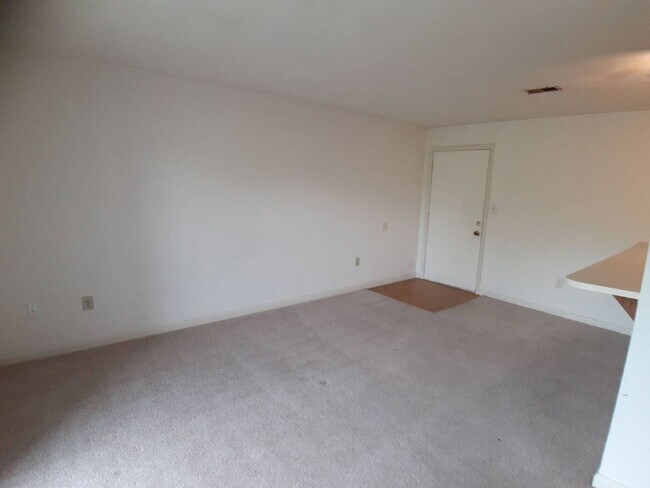 Foto del edificio - Blacksburg, 4 BR / 2 BA, Available