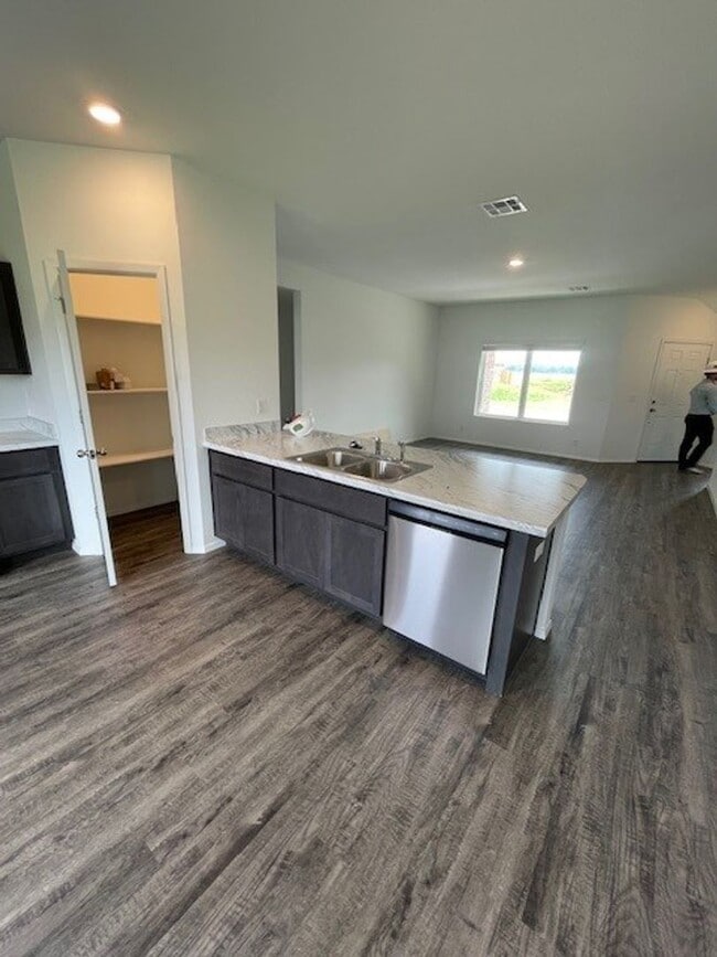 Building Photo - Beautiful new 4 bedroom in Bixby