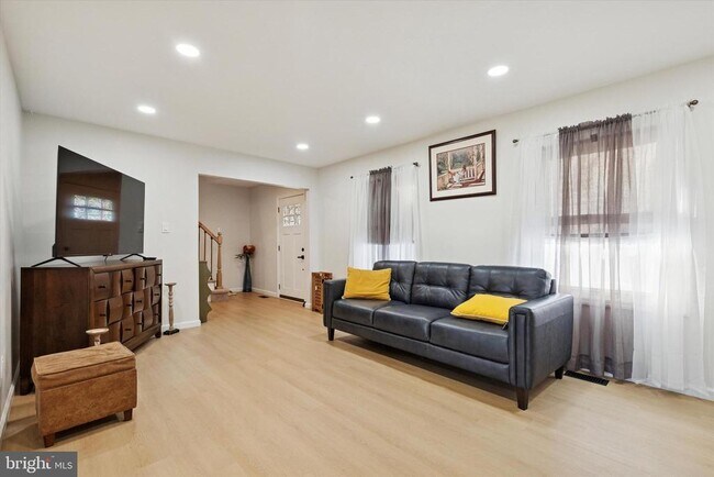 Building Photo - 127 Toledo Ln