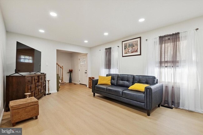 Foto del edificio - 127 Toledo Ln