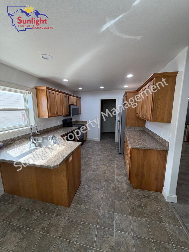 Building Photo - 3-Bed 3-Bath Gem with 2,440 Sq Ft of Comfort in Laurel, MT!