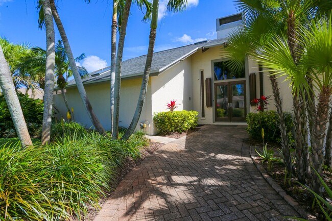 Building Photo - ** BEAUTIFUL FURNISHED or UNFURNISHED LELY...