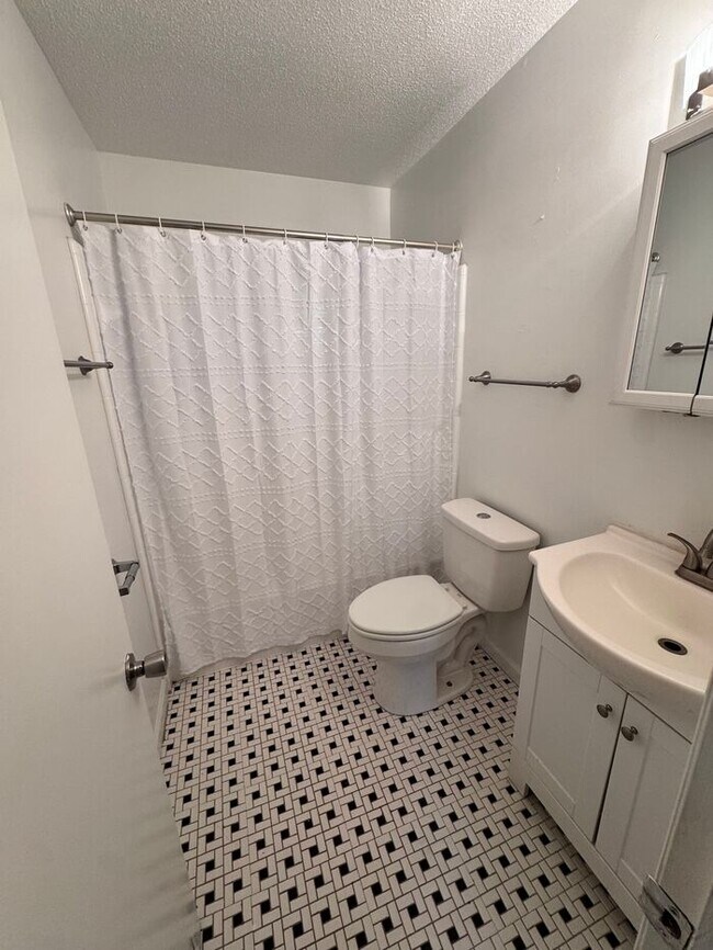 Foto del edificio - 3818 Lupton Cir