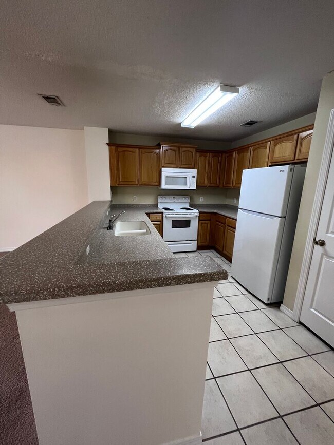 Foto del edificio - Crestview Townhouse