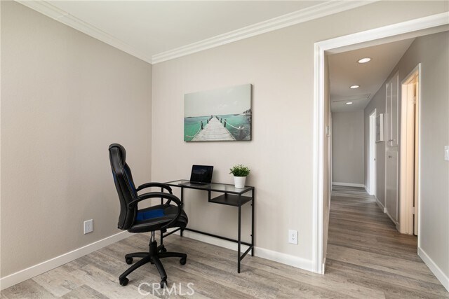 Building Photo - 828 E Fairway Dr