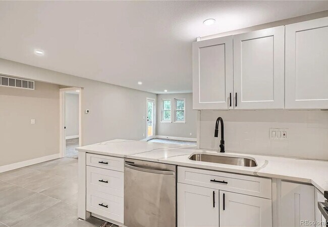 Foto del edificio - 7899 Allison Way