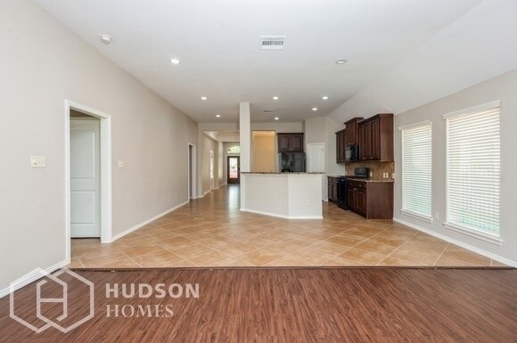 Foto del edificio - NOW AVAILABLE! 26311 Serenity Oaks Dr, Ric...