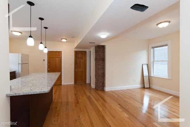 Building Photo - 36 Brackett St