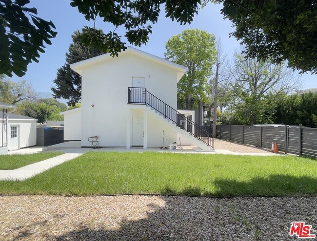 Building Photo - 288 Grandview St