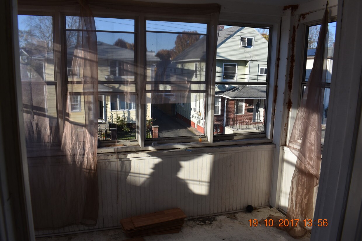 non heated room - 52 Bristol St
