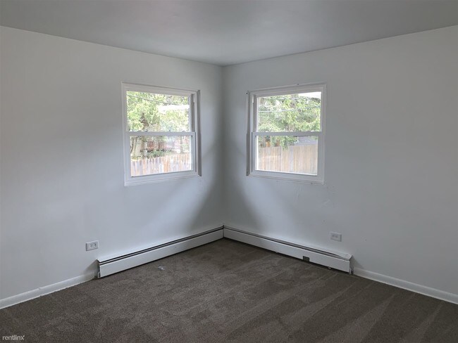 Building Photo - 2 br, 1 bath  - 1032 E Division St Apt C
