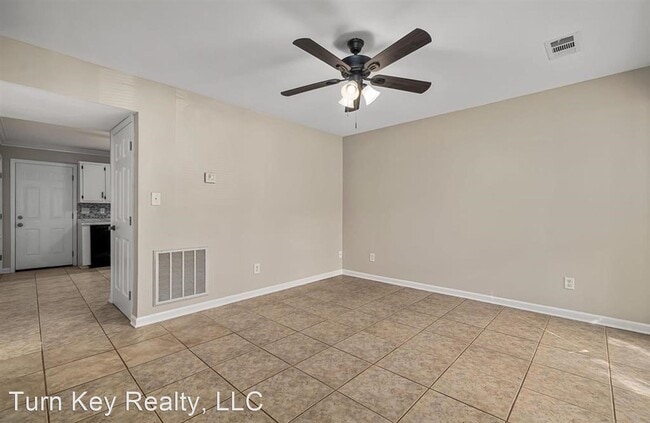 Building Photo - 2 br, 1.5 bath House - 2475 Hampstead Drive
