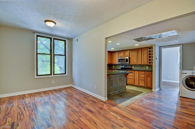 Foto del edificio - 2 br, 1 bath Condo - 1404 Broadway St Apt D