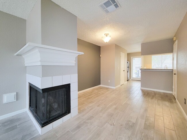 Building Photo - Welcome to This Charming Townhome Nestled ...