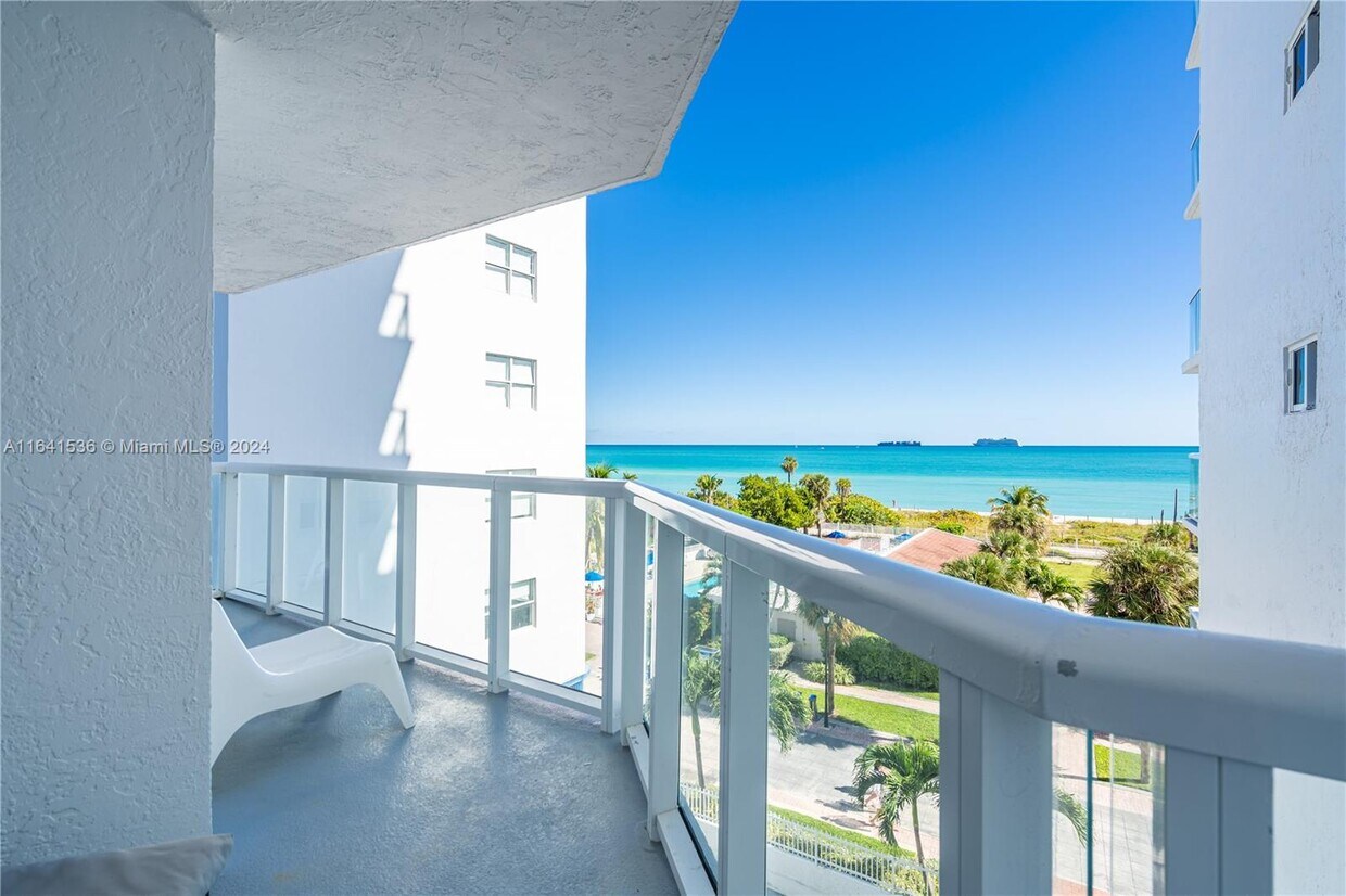Primary Photo - 2457 Collins Ave