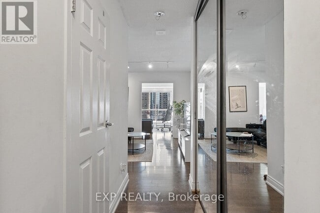 Building Photo - 25 The Esplanade