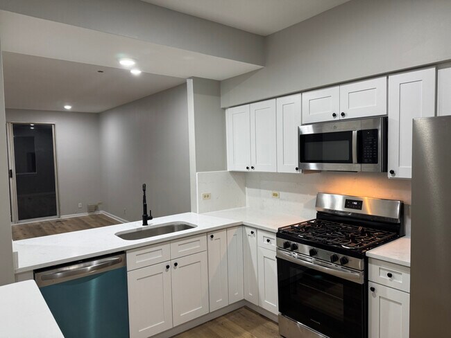 Foto del edificio - 391 Fallbrook Ct