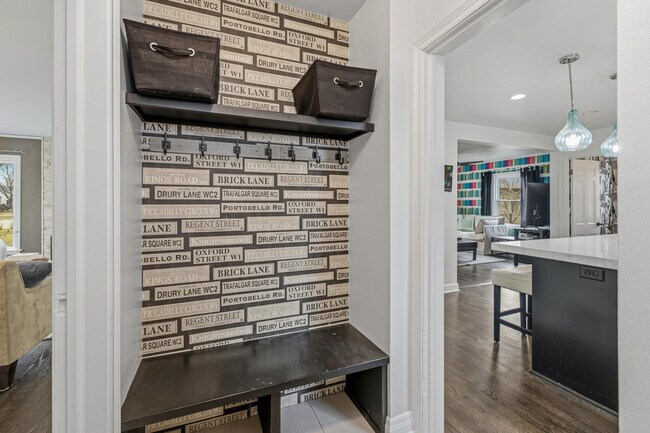 Foto del edificio - 908 E Hampton Rd