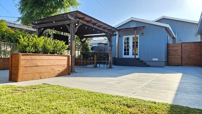 Building Photo - 6616 Plaska Ave