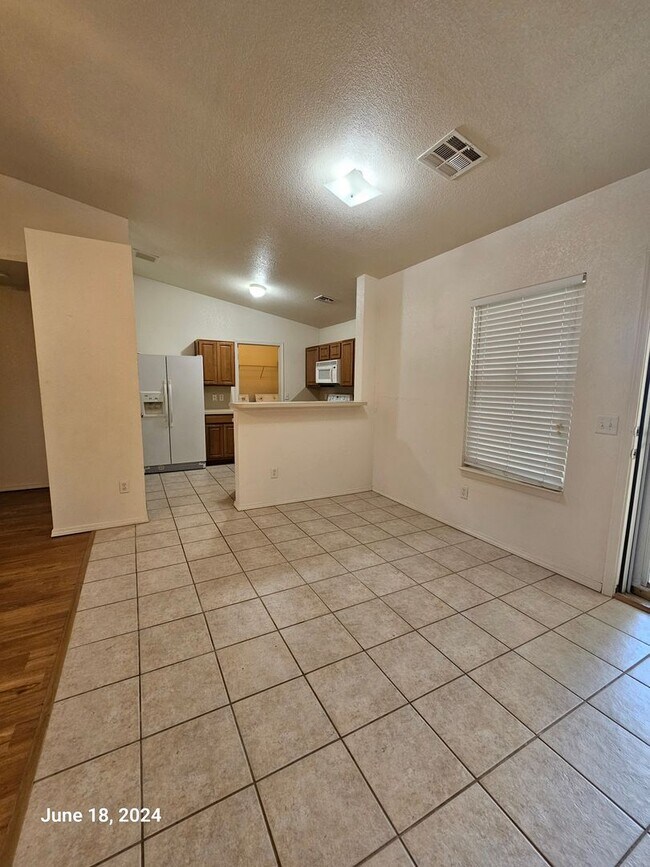 Foto del edificio - (3) Bed(2) Bath Avail NOW! Small Pet Negot...