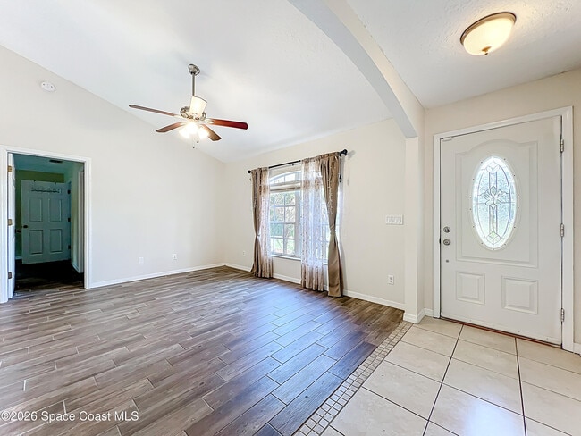 Building Photo - 5345 Cangro St