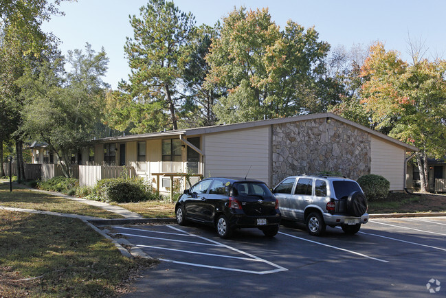 Building Photo - Laurel Glen