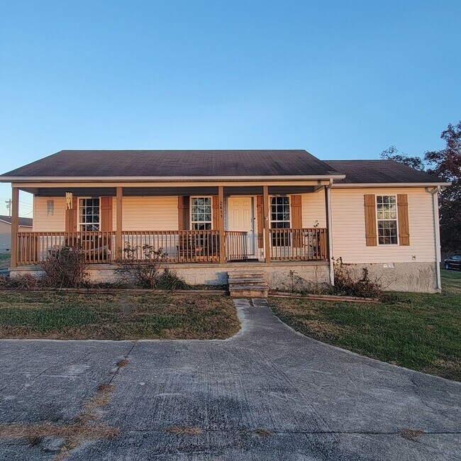 Building Photo - 3 Bedroom, 2 Bathroom-Updated-Rental-Cooke...